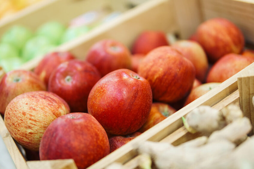 Appels in een groentewinkel. Franse appeltelers hebben minder appels op voorraad. - Foto: Canva.com