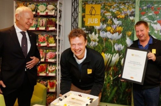 Vertegenwoordigers van JUB Holland ontvangen norminatie van Tuinbouwondernemersprijs 2017.