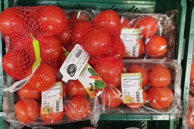 Overgang naar Spaans seizoen met Spaanse en Nederlandse tomaten in één krat in de Aldi-winkel. Foto: Misset.