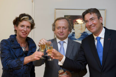 CDA boven! Gerda Verburg proost met haar opvolgers Henk Bleker en Maxime Verhagen. - foto: ANP