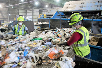Het sorteren van recyclebare materialen. - Foto: ANP