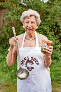 Hoewel de soepen niet meer door ouderen worden geproduceerd, leveren ze wel de recepten aan.