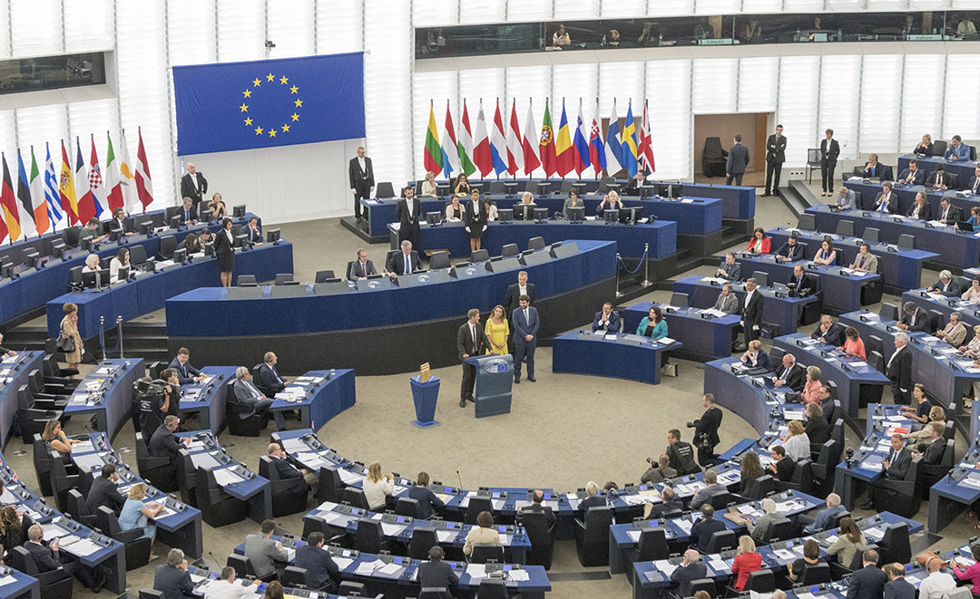 De plenaire vergaderzaal van het Europees Parlement in het Franse Straatsburg. Ook het Europees Parlement moet zich uitspreken over de EU-plannen gewasbescherming. - Foto: ANP/Lex van Lieshout