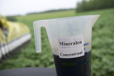 Mineralenconcentraat is de dunne fractie die overblijft na industriële verwerking van mest. Dit bevat vooral stikstof en kali. Brussel beslist volgend jaar over toelating kunstmestvervangers - Foto: Marcel van Hoorn
