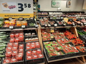 Tomaten in het winkelschap van supermarkt Jumbo. Foto: Harrt Stijger